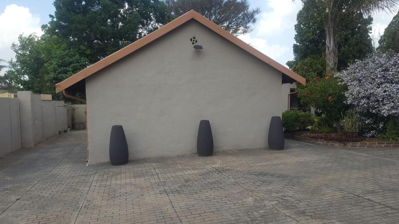 Self-Catering 1Bedr Cottage In Sandton With Free Wifi Johannesburg Eksteriør billede